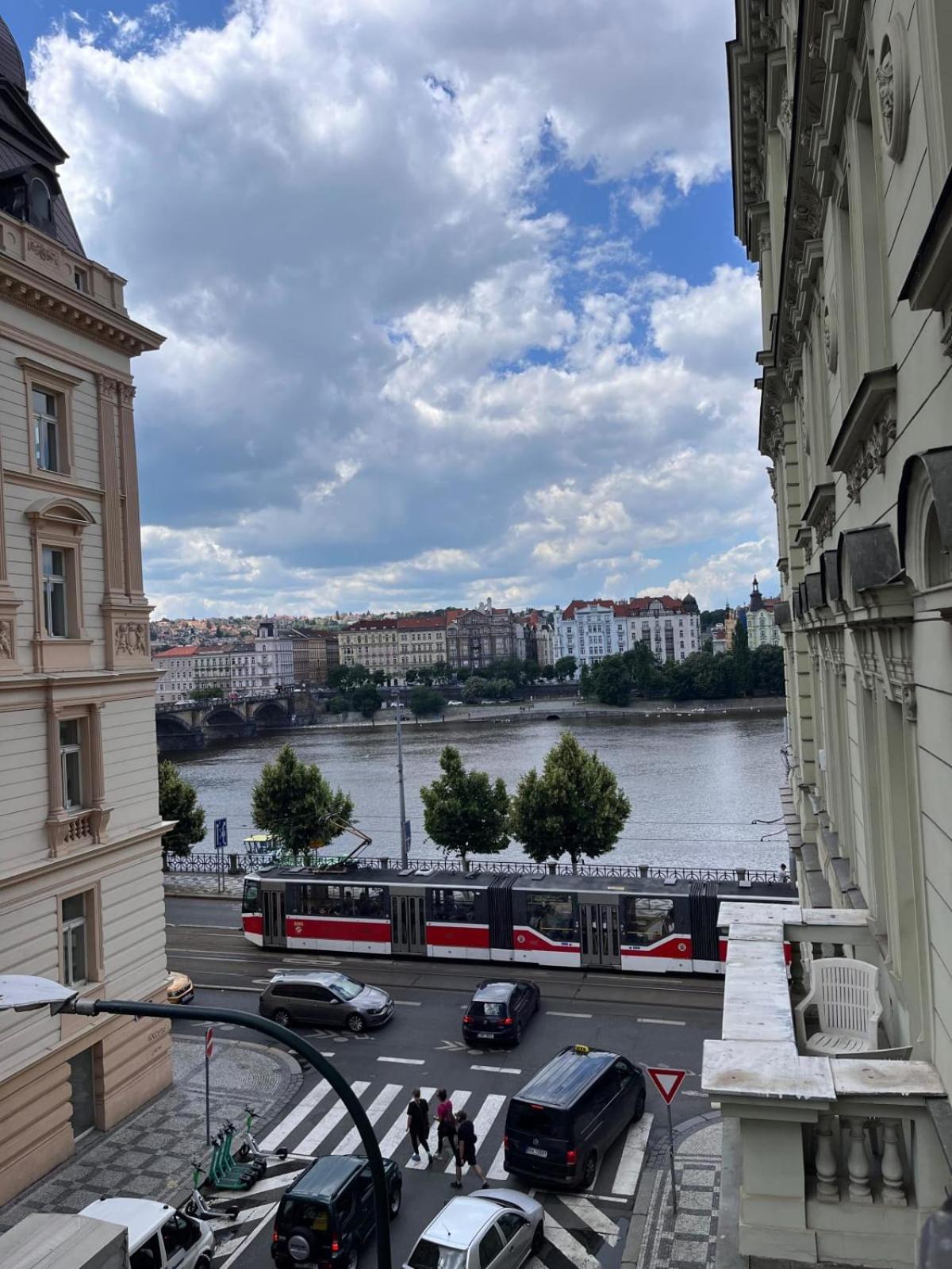 Comfortable And Cosy Apt A Few Steps From Dancing House And Naplavka Dance Prague Exterior photo